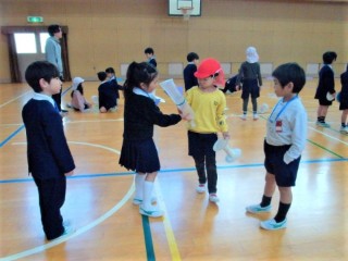 「ここをもって飛ばすよ」