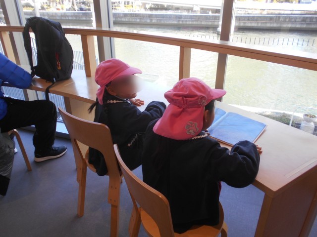 窓辺でゆったりと…