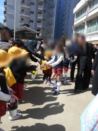 年中、年少さんからお花のプレゼント