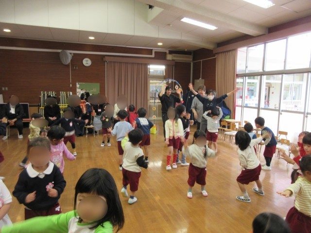 みんなで「どうぶつ体操１・２・３」をしました
