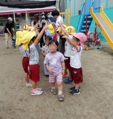 ３歳児、４歳児のアーチ