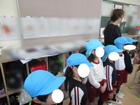 1年生　算数の授業(時計)を見学しました