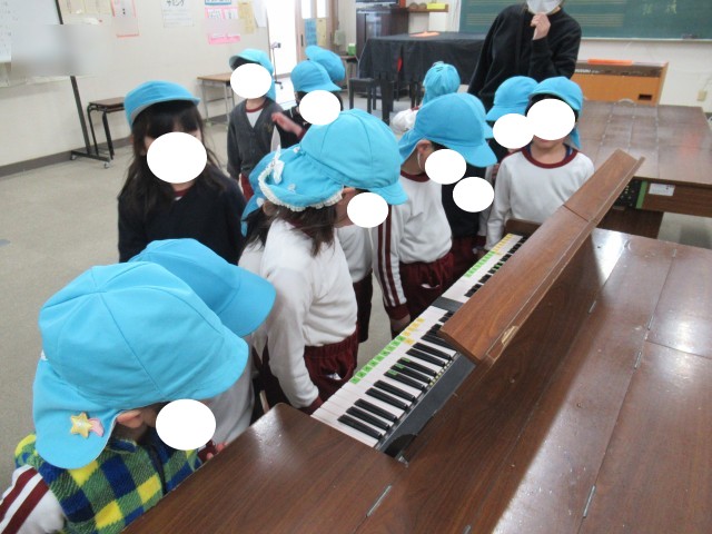 音楽室のオルガンを初めてみました