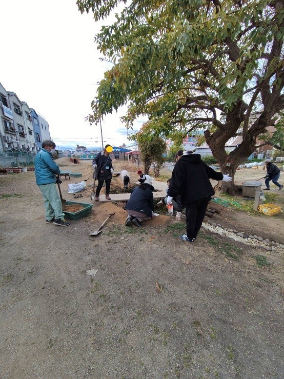池の補修の様子です