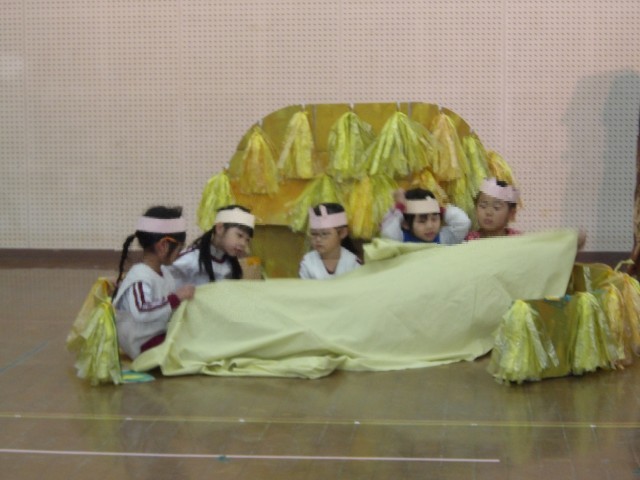 ４歳児はな組『３びきのこぶた』